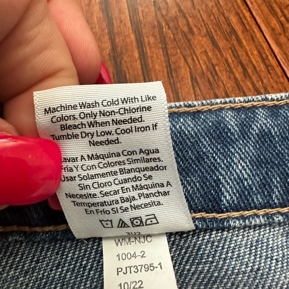 JEAN SHORTS, TIME & TRU, SIZE 20, ZIPPER WAIST, BUTTON CLOSURE - Picture 4 of 5